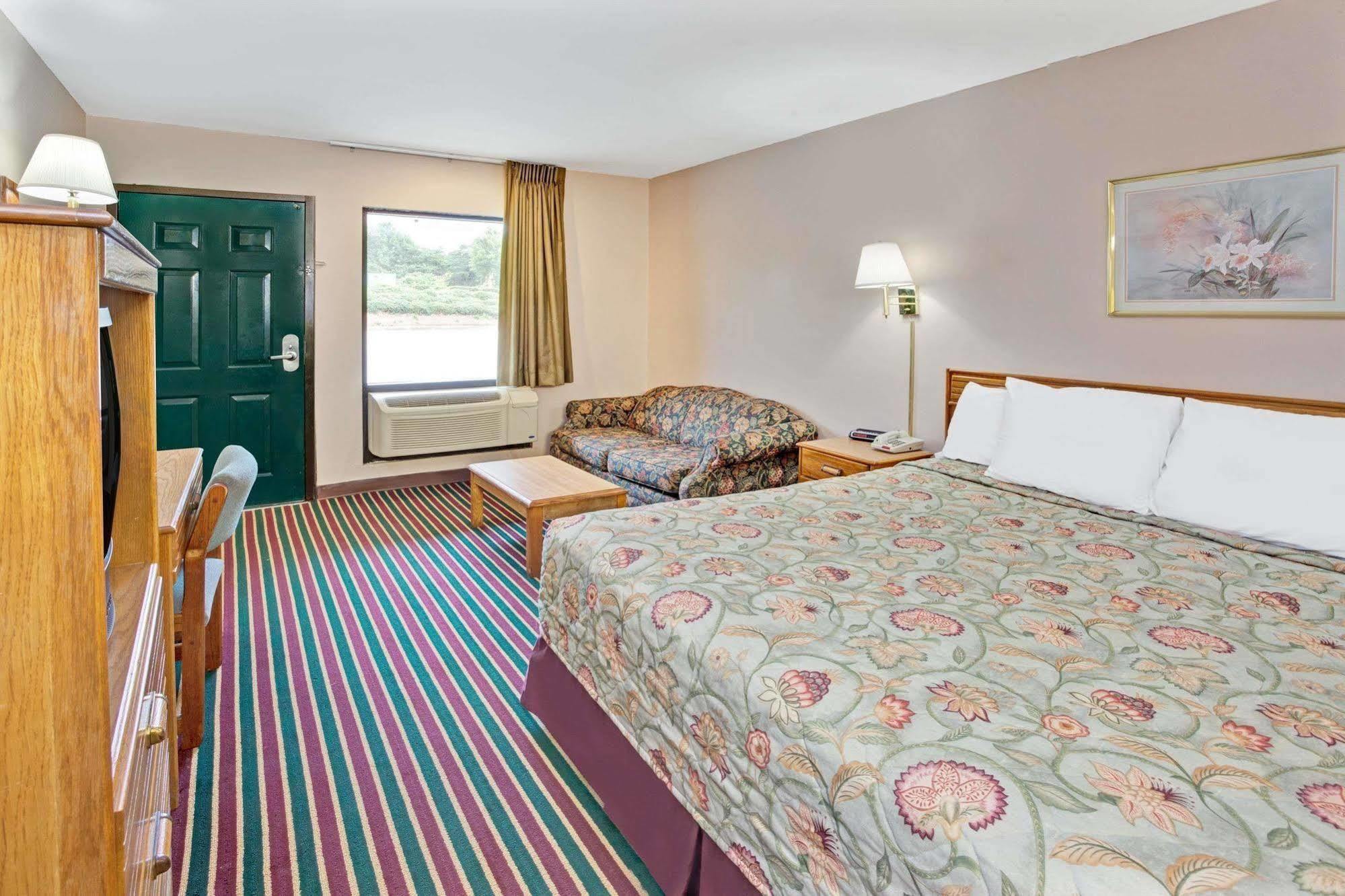 Hotel Super 8 By Wyndham Marietta/West/Atl Area Esterno foto