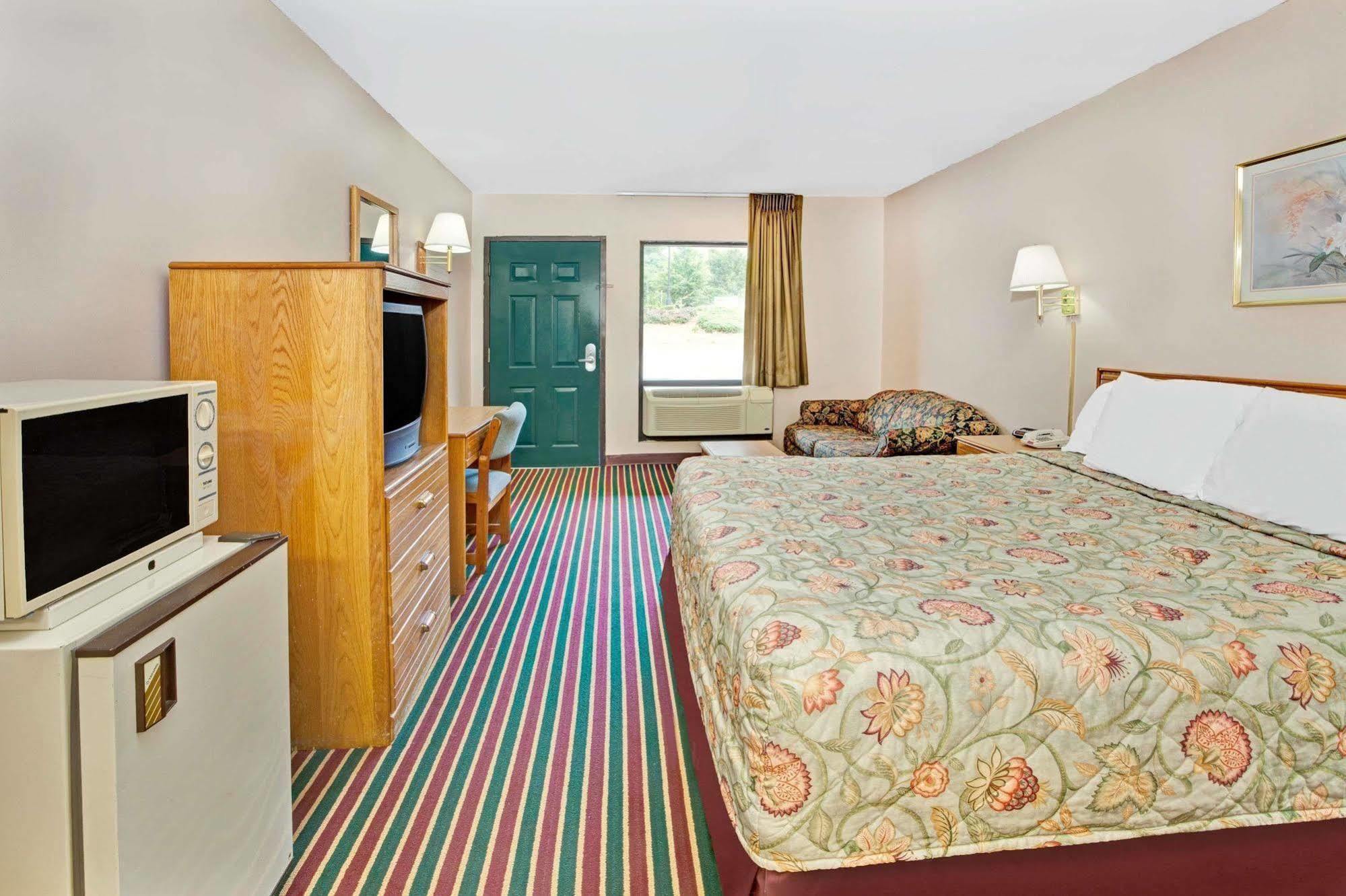 Hotel Super 8 By Wyndham Marietta/West/Atl Area Esterno foto