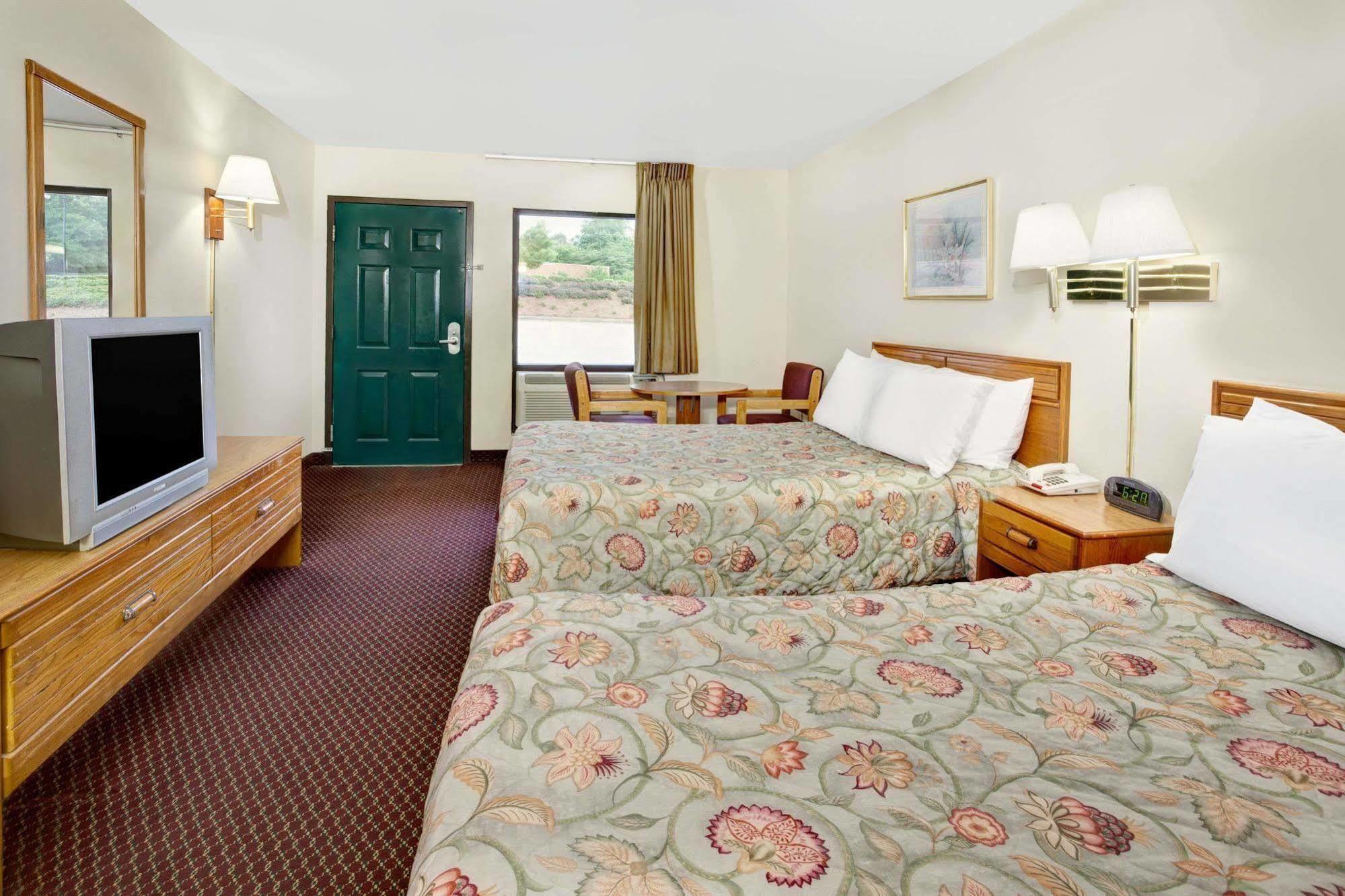 Hotel Super 8 By Wyndham Marietta/West/Atl Area Esterno foto