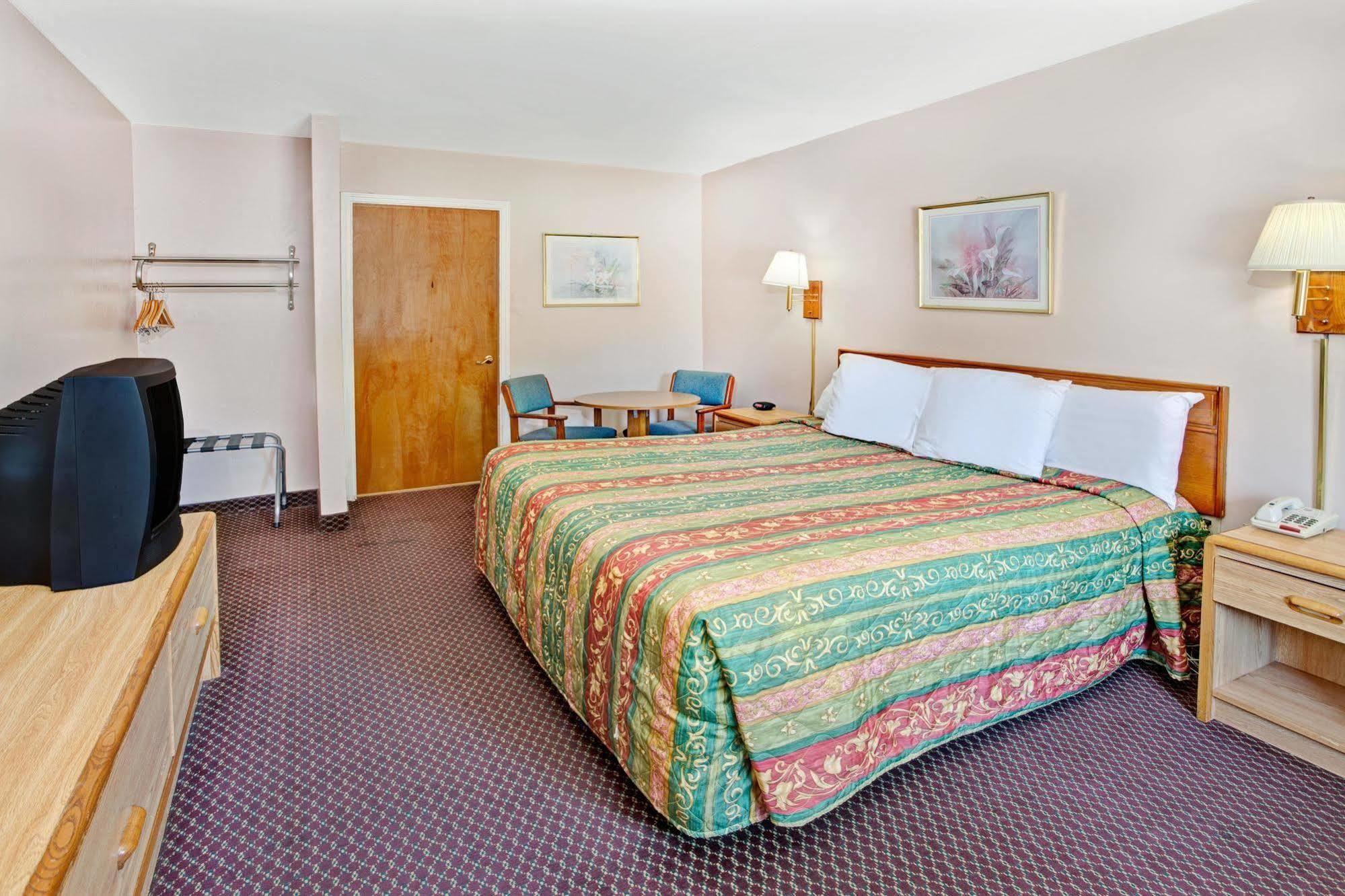 Hotel Super 8 By Wyndham Marietta/West/Atl Area Esterno foto