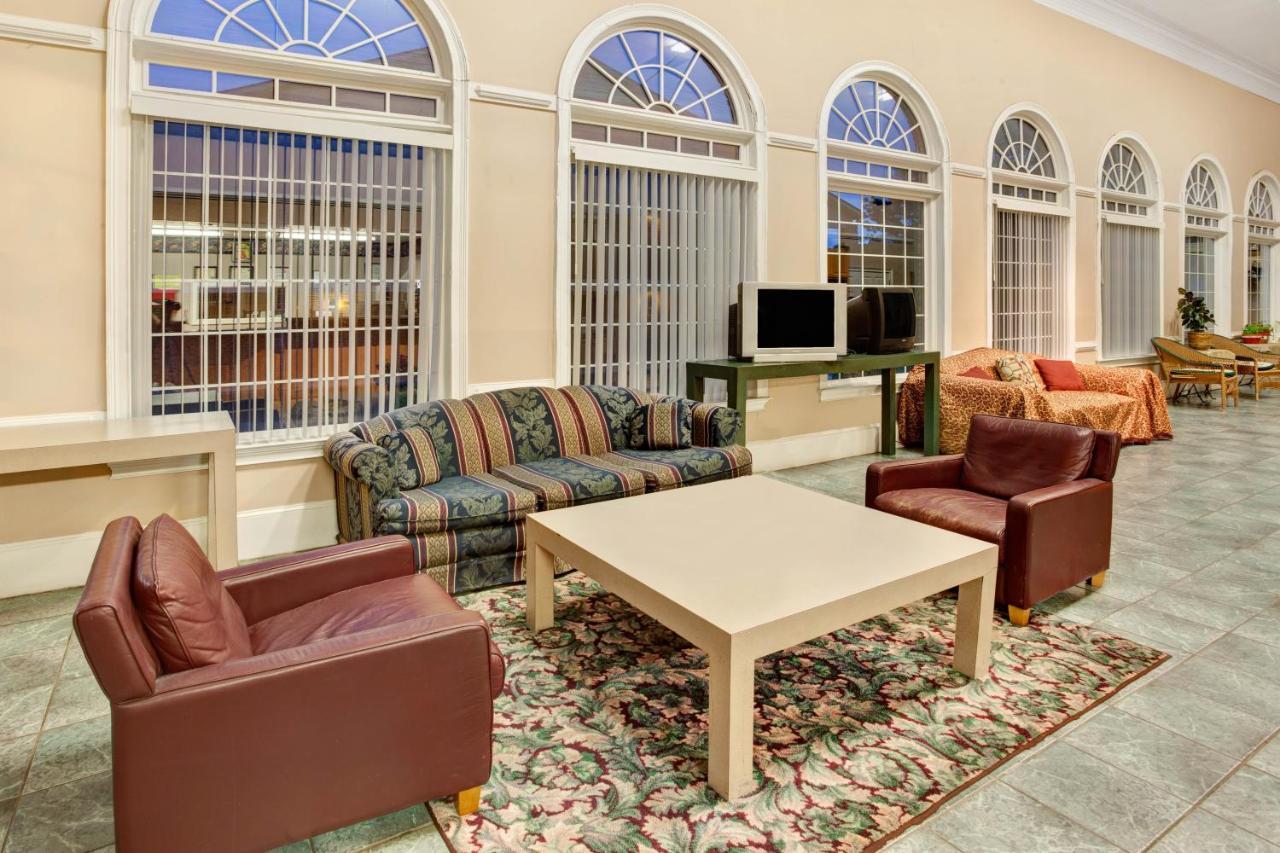 Hotel Super 8 By Wyndham Marietta/West/Atl Area Esterno foto